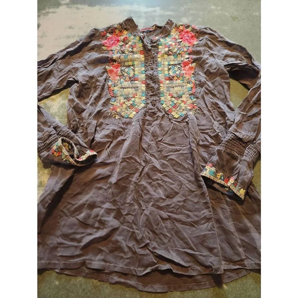 Johnny Was grey embroidered cupra rayon blouse sz XS